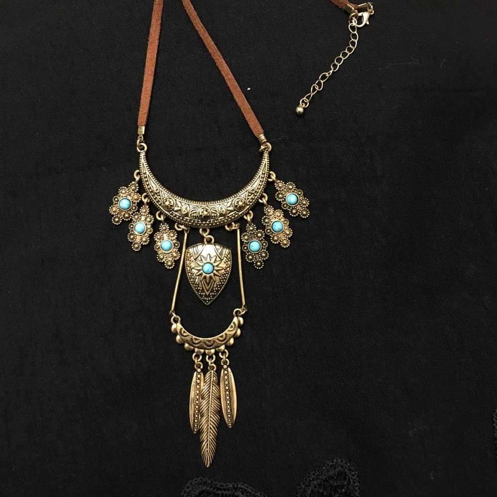 ‼️BOOT BARN COWGIRL NECKALACE‼️